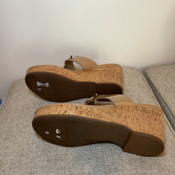 Brand New Sam Edelman Yardlie Patent Cork Wedge Sandals in Almond Patent - 7.5B - Picture 4 of 9